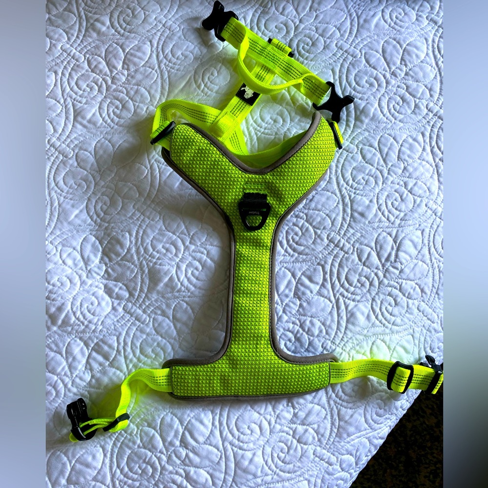 NWOT Chai’s Choice Outdoor Explorer No-Pull Reflective Dual Clip Harness, Neon M